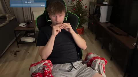 Snapshot of boykik chatting on January 6, 10:05 pm Eddie online show from January 6, 10:05 pm