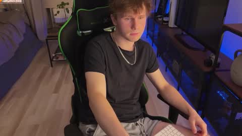 Snapshot of boykik chatting on February 23, 7:07 pm Eddie online show from February 23, 7:07 pm