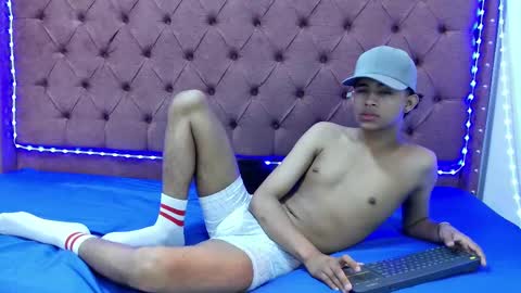 ALEX - TAYLER  -MIKE online show from February 19, 2:44 pm