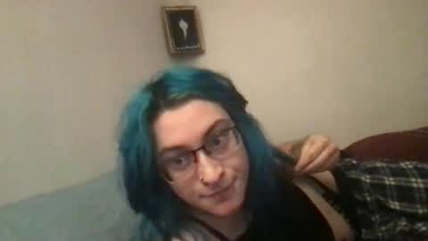 boywithbug online show from November 26, 5:30 am