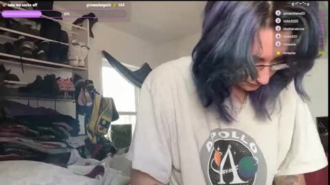 Snapshot of boywithbug chatting on March 7, 3:42 pm boywithbug online show from March 7, 3:42 pm