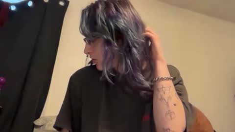 Snapshot of boywithbug chatting on March 12, 1:39 pm boywithbug online show from March 12, 1:39 pm