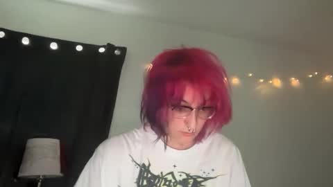 Snapshot of boywithbug chatting on April 4, 7:22 pm boywithbug online show from April 4, 7:22 pm