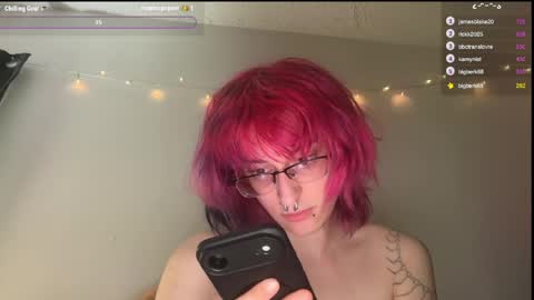 Snapshot of boywithbug chatting on April 7, 4:35 am boywithbug online show from April 7, 4:35 am