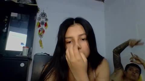 Snapshot of brad_and_emma293215 chatting on March 1, 1:40 am brad_and_emma293215 online show from March 1, 1:40 am