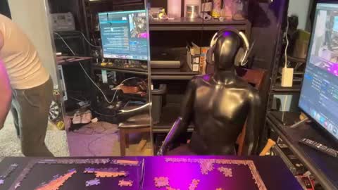 Snapshot of brad_bounce chatting on April 6, 6:09 pm Brad Ballsy online show from April 6, 6:09 pm