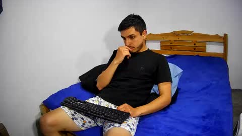 Snapshot of brad_hot6 chatting on November 25, 11:05 pm brad online show from November 25, 11:05 pm