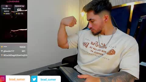 Snapshot of brad_summer chatting on October 31, 5:47 pm brad summer online show from October 31, 5:47 pm