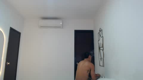 Snapshot of braddhott__ chatting on August 1, 9:46 pm Brad Bennertt online show from August 1, 9:46 pm