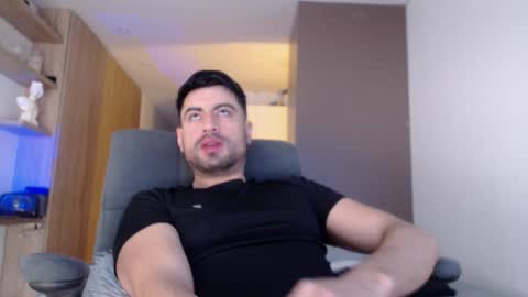 Snapshot of bradley_muscle chatting on October 21, 6:52 pm Bradley online show from October 21, 6:52 pm