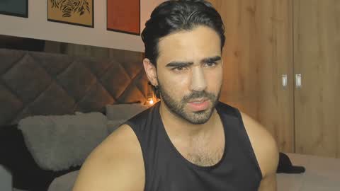 bradleymartin7 online show from December 11, 2:41 am