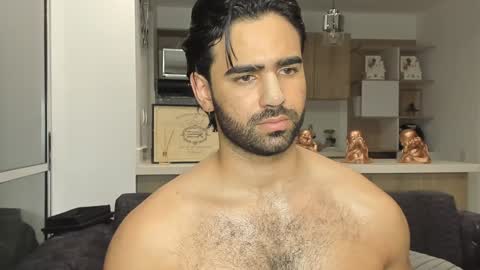 bradleymartin7 online show from December 17, 5:40 am