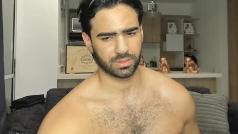 bradleymartin7 online show from December 18, 5:48 am