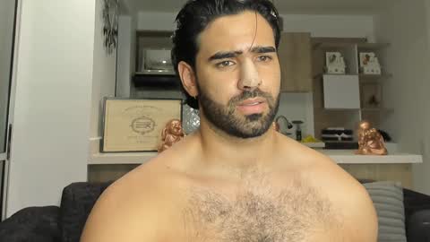 bradleymartin7 online show from January 3, 6:44 am