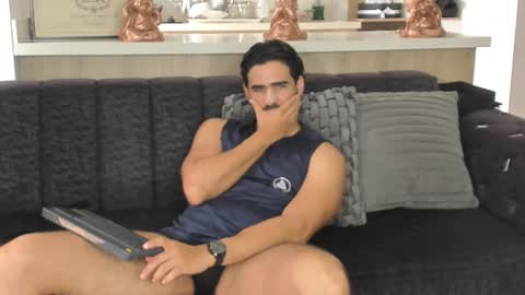 bradleymartin7 online show from January 4, 8:16 pm