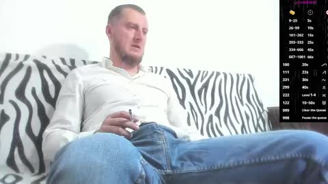Snapshot of bradryder__ chatting on April 18, 6:06 am Call me Alex online show from April 18, 6:06 am