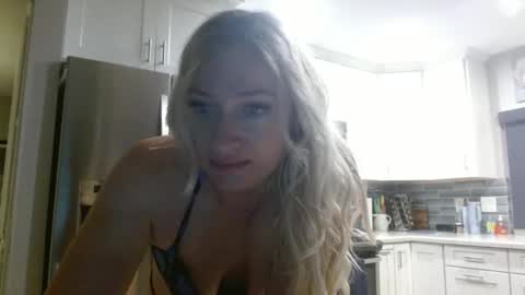 Snapshot of braindeadbetty chatting on April 19, 1:21 pm i am a naughty jedi knight online show from April 19, 1:21 pm