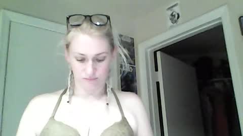 Snapshot of braindeadbetty chatting on July 28, 2:29 am i am a naughty jedi knight online show from July 28, 2:29 am