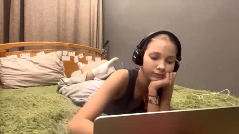 Alice online show from December 3, 4:05 pm