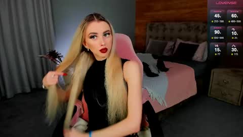 Emilia online show from April 25, 9:01 am