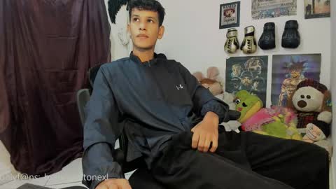 Snapshot of brandonstonexl chatting on February 26, 10:31 pm Brandon Stone online show from February 26, 10:31 pm