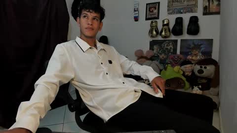 Snapshot of brandonstonexl chatting on March 9, 10:25 pm Brandon Stone online show from March 9, 10:25 pm