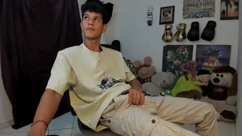 Snapshot of brandonstonexl chatting on March 10, 11:32 pm Brandon Stone online show from March 10, 11:32 pm