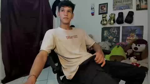 Snapshot of brandonstonexl chatting on March 13, 11:44 pm Brandon Stone online show from March 13, 11:44 pm