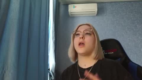 Belle  online show from March 27, 8:26 am