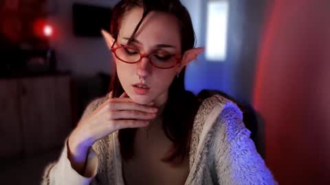 Snapshot of brandy_queen chatting on November 23, 12:27 pm Aurorabut ur dad just calls me Rory online show from November 23, 12:27 pm