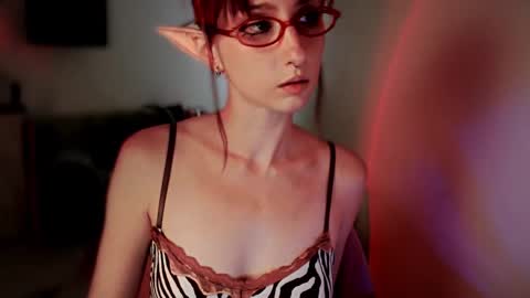 Snapshot of brandy_queen chatting on November 26, 11:22 am Aurorabut ur dad just calls me Rory online show from November 26, 11:22 am