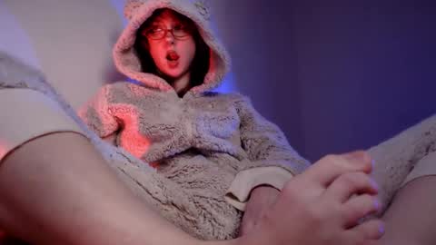 Snapshot of brandy_queen chatting on December 4, 8:28 pm Aurorabut ur dad just calls me Rory online show from December 4, 8:28 pm