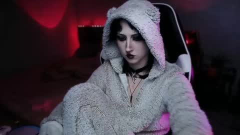 Snapshot of brandy_queen chatting on April 15, 6:48 pm Aurorabut ur dad just calls me Rory online show from April 15, 6:48 pm