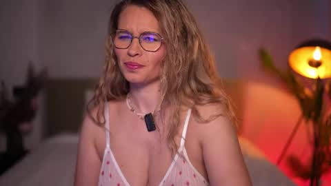 Snapshot of brandywhite chatting on May 18, 3:57 am Alex online show from May 18, 3:57 am
