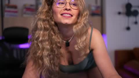 Snapshot of brandywhite chatting on June 6, 3:55 am Alex online show from June 6, 3:55 am