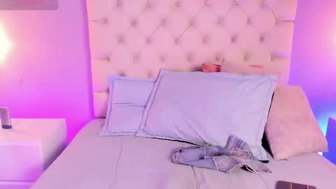   online show from December 4, 12:36 pm