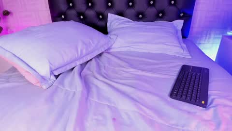   online show from December 7, 11:45 pm