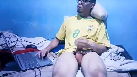 Snapshot of brasil43 chatting on March 9, 11:31 pm PutoBR online show from March 9, 11:31 pm