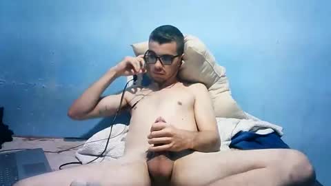 Snapshot of brasil43 chatting on March 12, 4:18 am PutoBR online show from March 12, 4:18 am