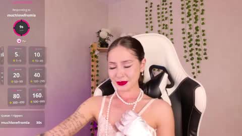 Nikki  dont forget to thumbs up me  online show from June 7, 10:08 am
