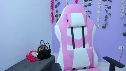 bratz_evans online show from December 14, 10:24 am