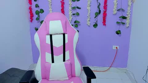 bratz_evans online show from January 11, 1:11 pm