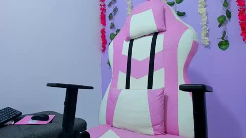 bratz_evans online show from January 12, 11:28 am