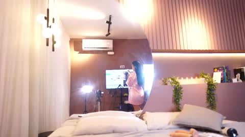 Snapshot of bratz_luxxxury chatting on December 17, 6:36 pm Bratz Luxxxury online show from December 17, 6:36 pm