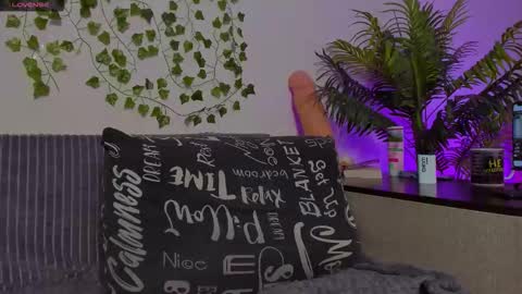 Snapshot of bravomaestro chatting on November 23, 10:15 am Johny Bravo online show from November 23, 10:15 am