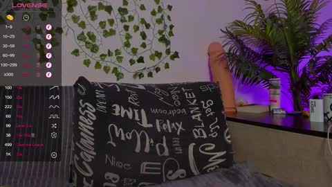 Snapshot of bravomaestro chatting on November 27, 6:54 pm Johny Bravo online show from November 27, 6:54 pm