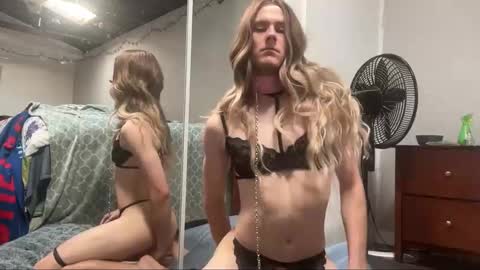 BreakingKatie online show from November 25, 5:13 pm