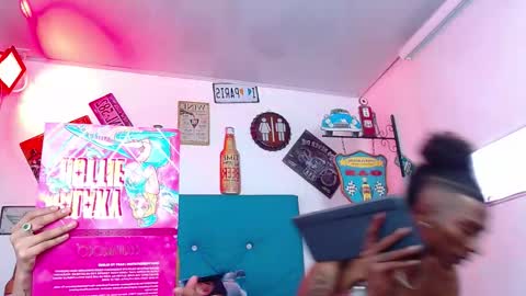 Snapshot of breazer__ chatting on February 9, 10:03 pm breazer__ online show from February 9, 10:03 pm