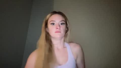 Snapshot of breezybabyy00 chatting on November 7, 2:44 am Brooke baby online show from November 7, 2:44 am