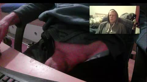 Snapshot of bremer64 chatting on December 15, 12:20 pm bremer64 online show from December 15, 12:20 pm